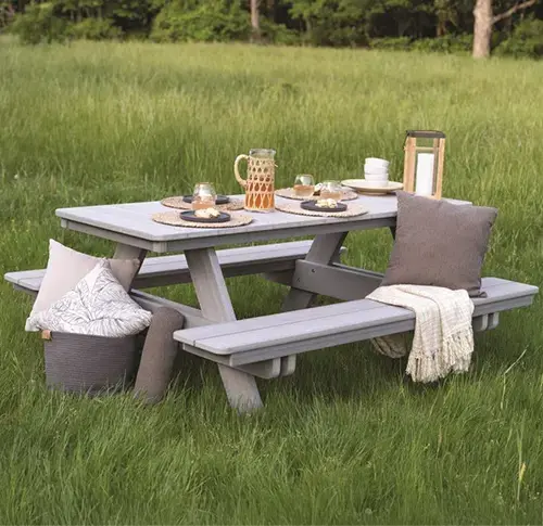 Picnic tables berlin gardens