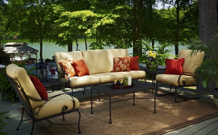Madowcraft Outdoor Furniture Table