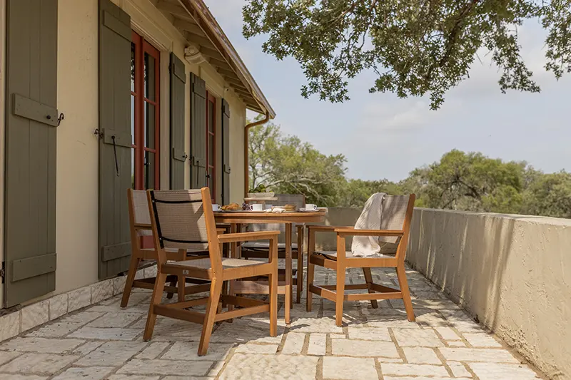 Harbor 38" Round Dining Table