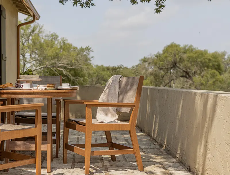 Harbor 48" Round Dining Table